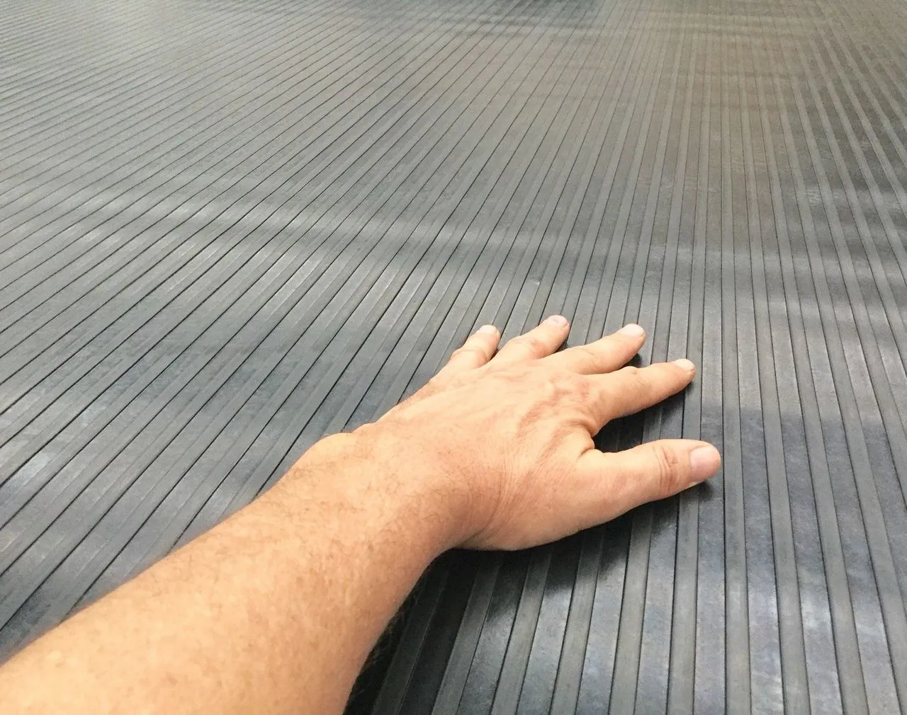 Anti Fatigue Non-Slip Rubber Ute Mat - 1.83m x 2m