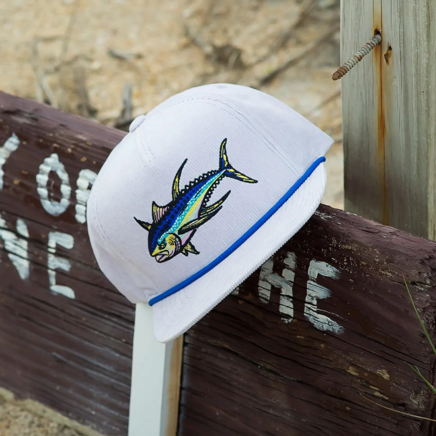 Bajío Flat Brim Fishing Hat – Marine Art Snapback Trucker Cap with Embroidered Ocean Design, Breathable and Coastal-Ready