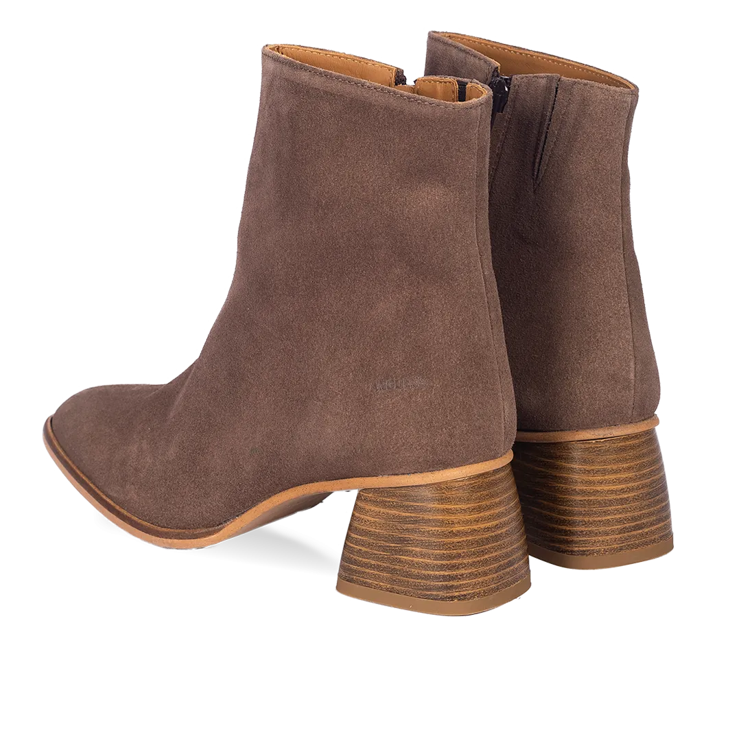 Boot with sculptural wooden heel
