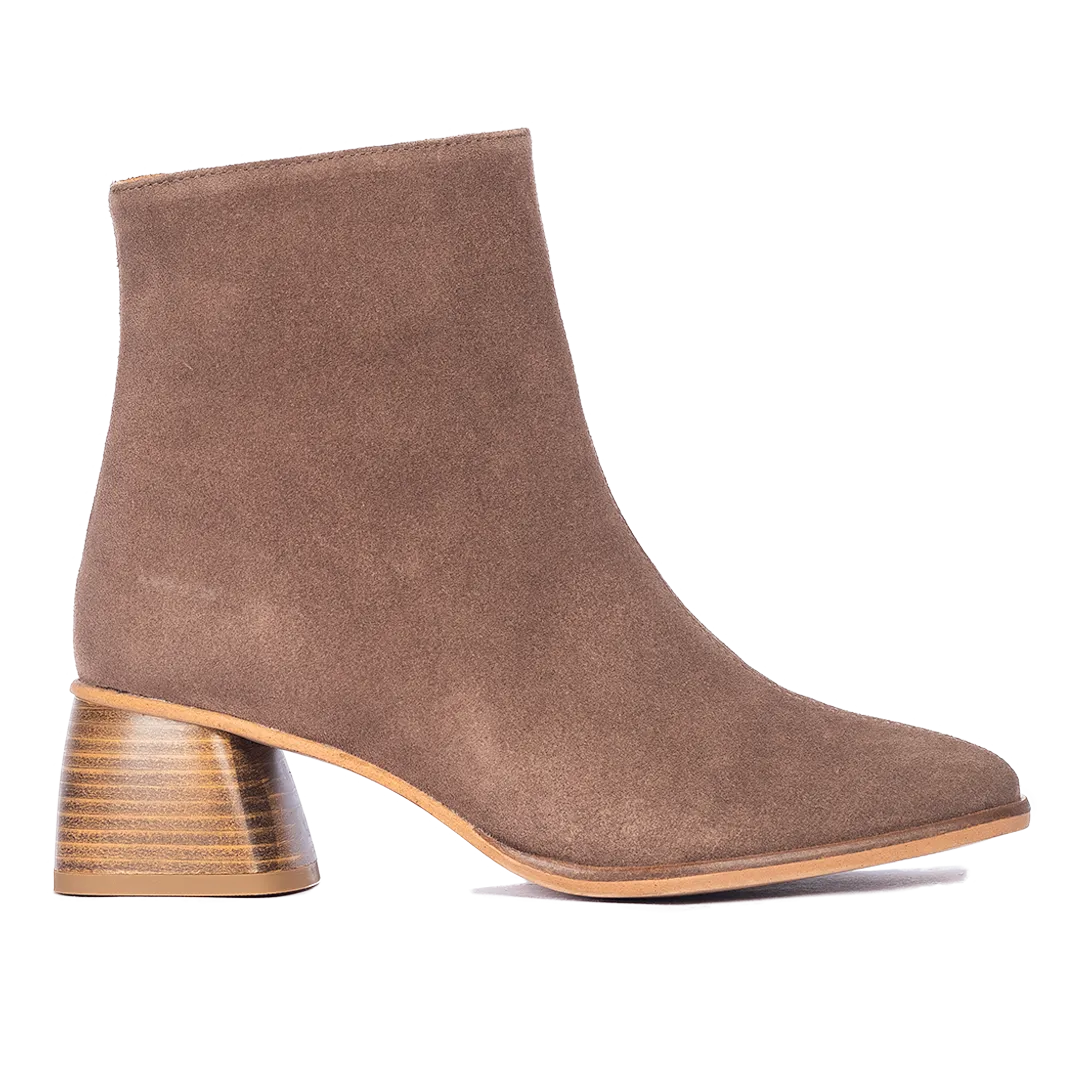 Boot with sculptural wooden heel