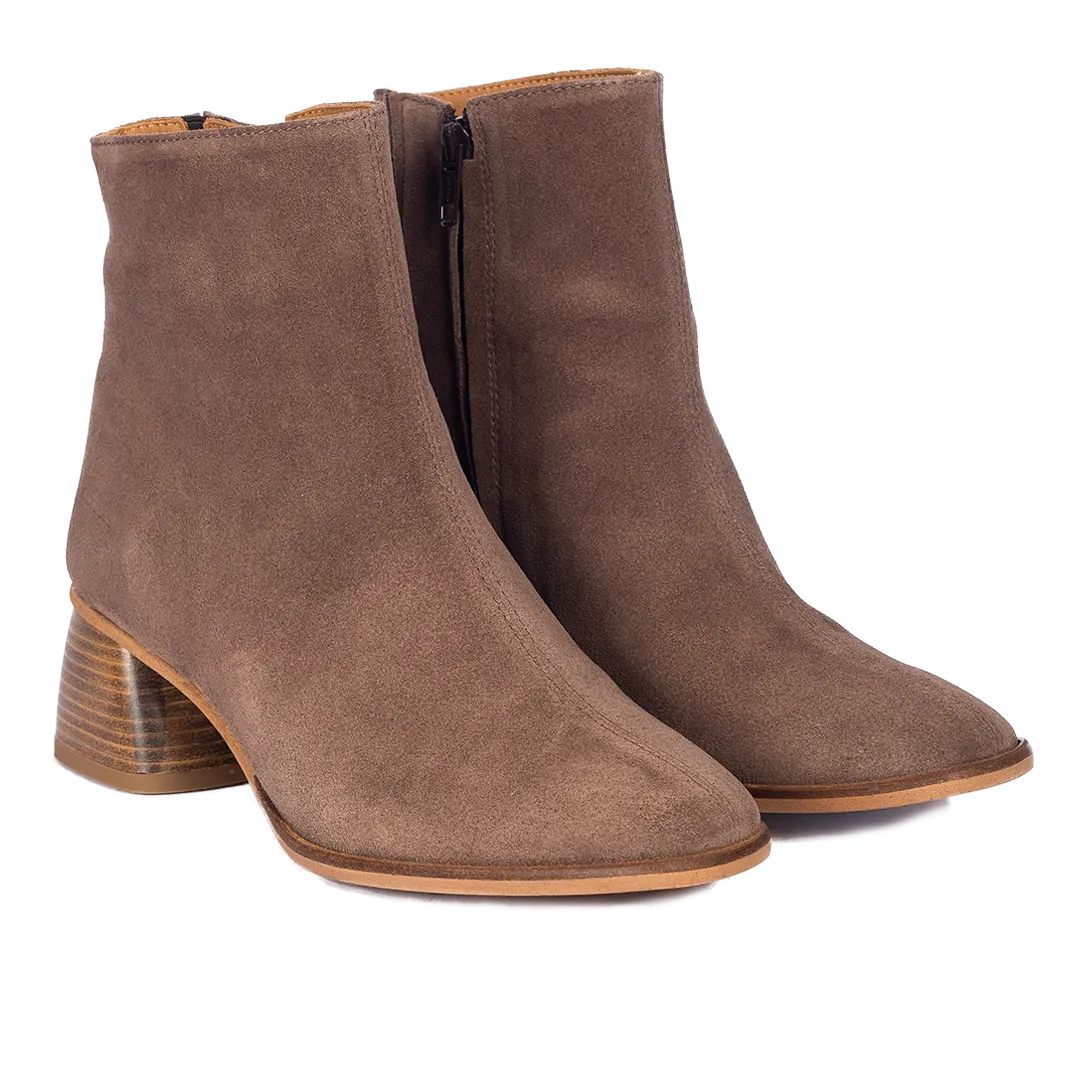 Boot with sculptural wooden heel