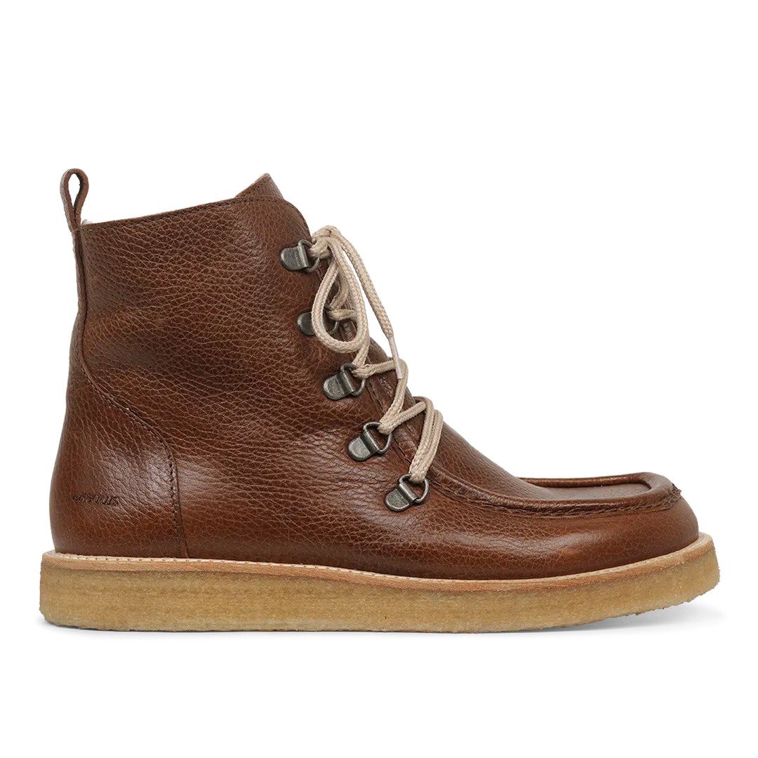 Boot with wool lining and wide fit