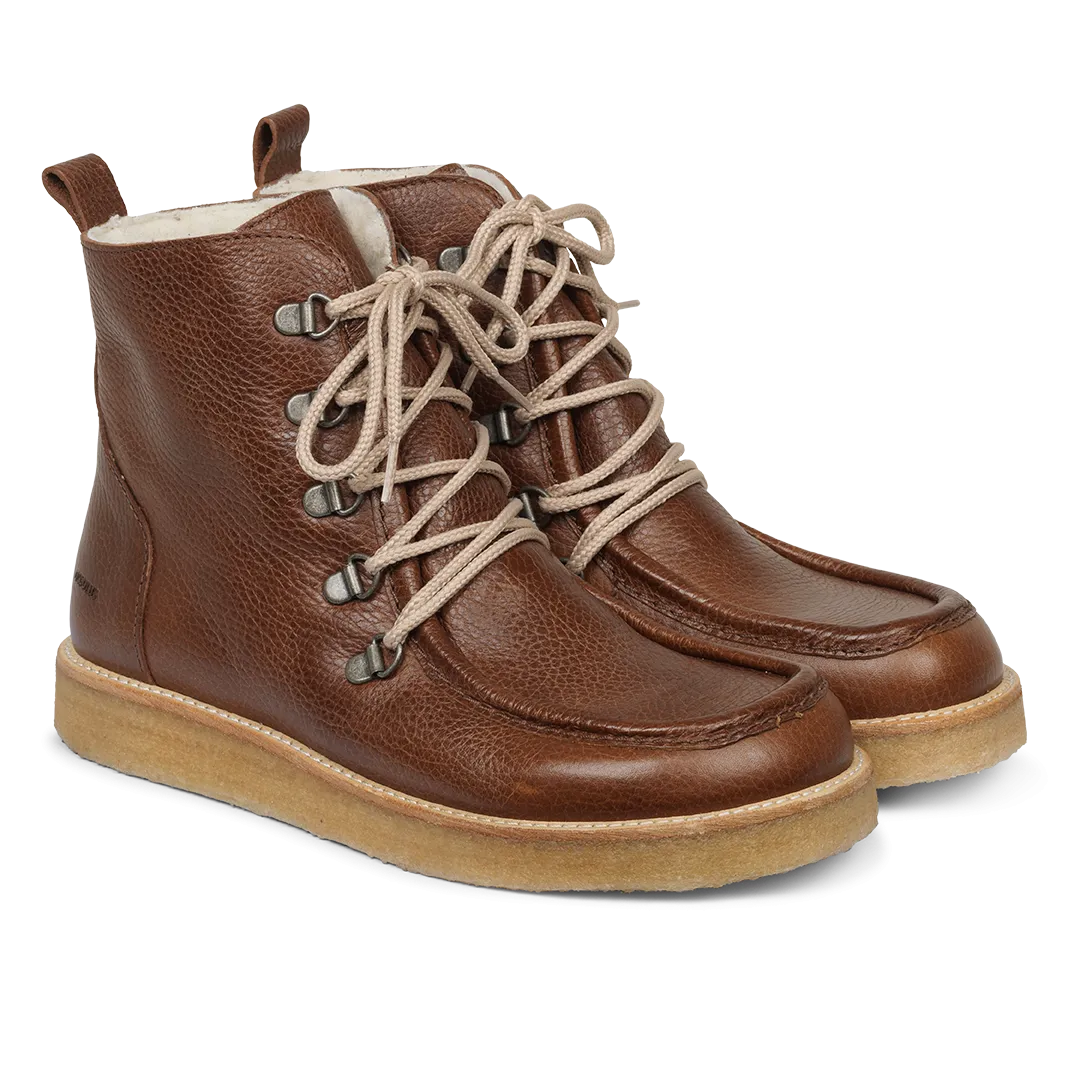 Boot with wool lining and wide fit