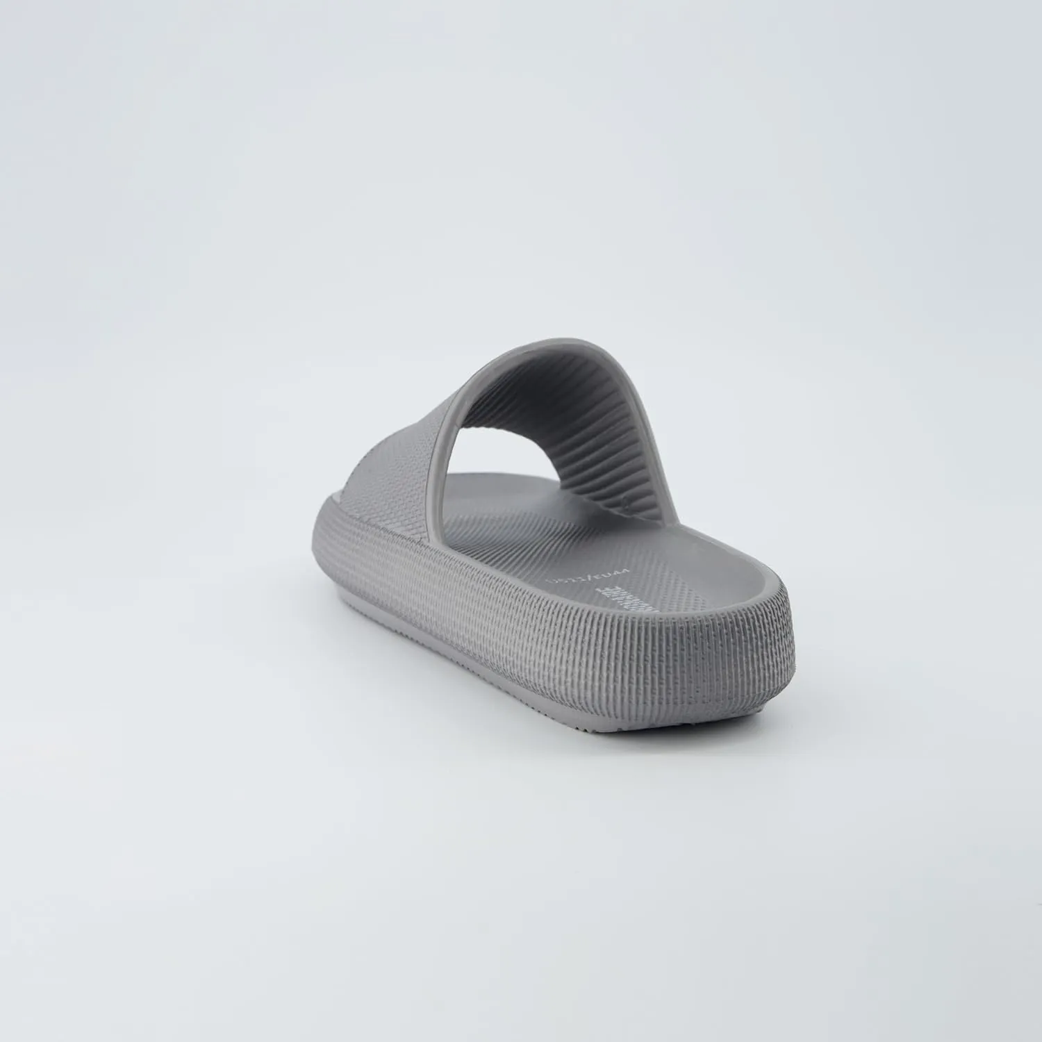CUSHIONAIRE Men's Feather cloud recovery pool slide with  Comfort