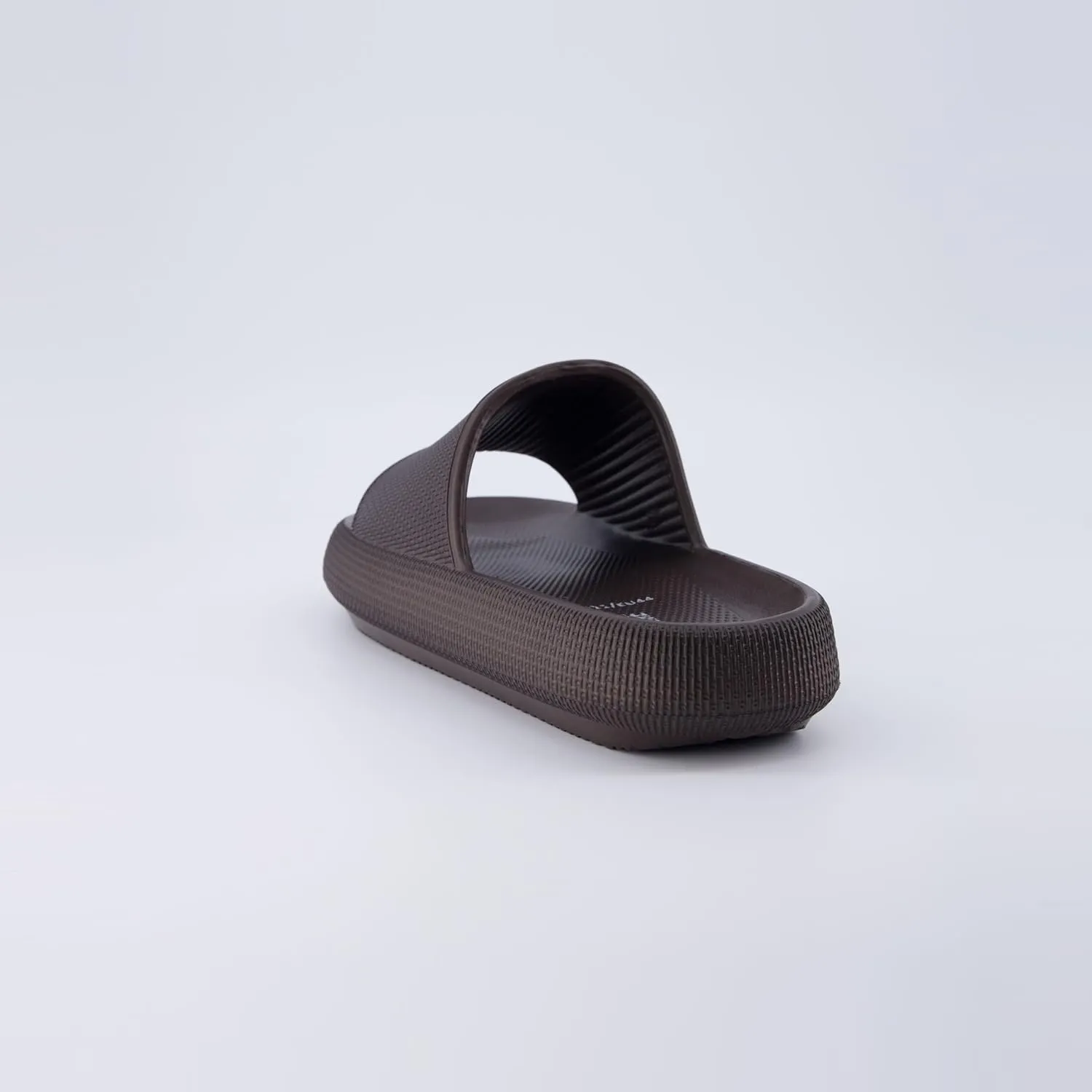 CUSHIONAIRE Men's Feather cloud recovery pool slide with  Comfort