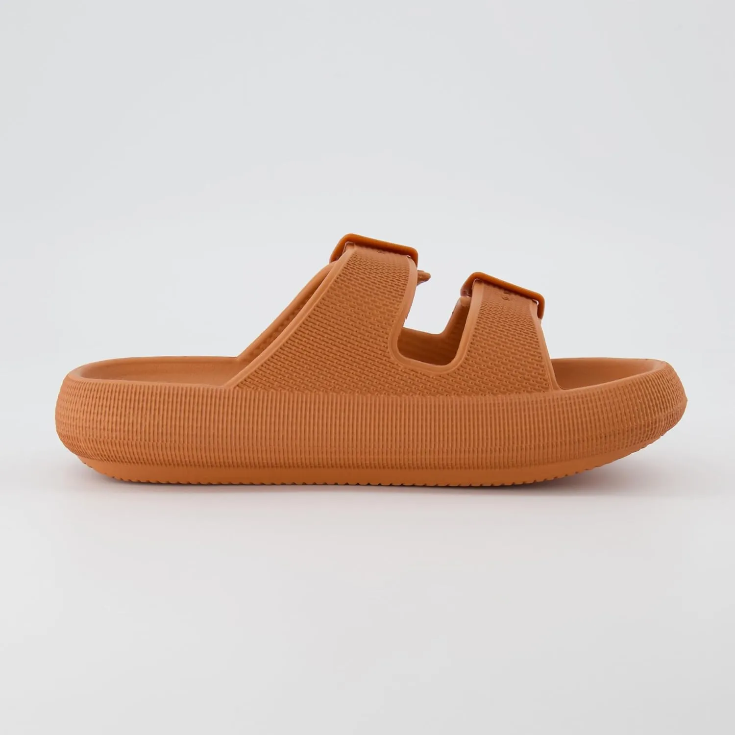 CUSHIONAIRE Women's Fame recovery cloud slide with  Comfort