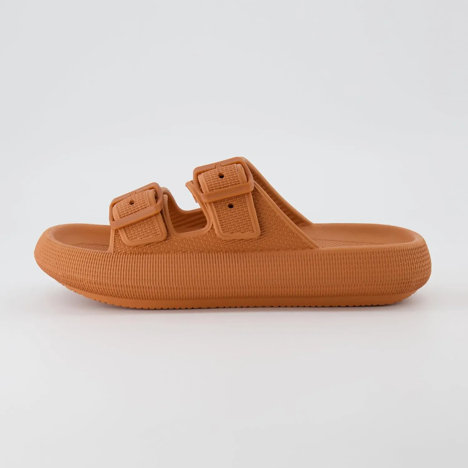 CUSHIONAIRE Women's Fame recovery cloud slide with  Comfort