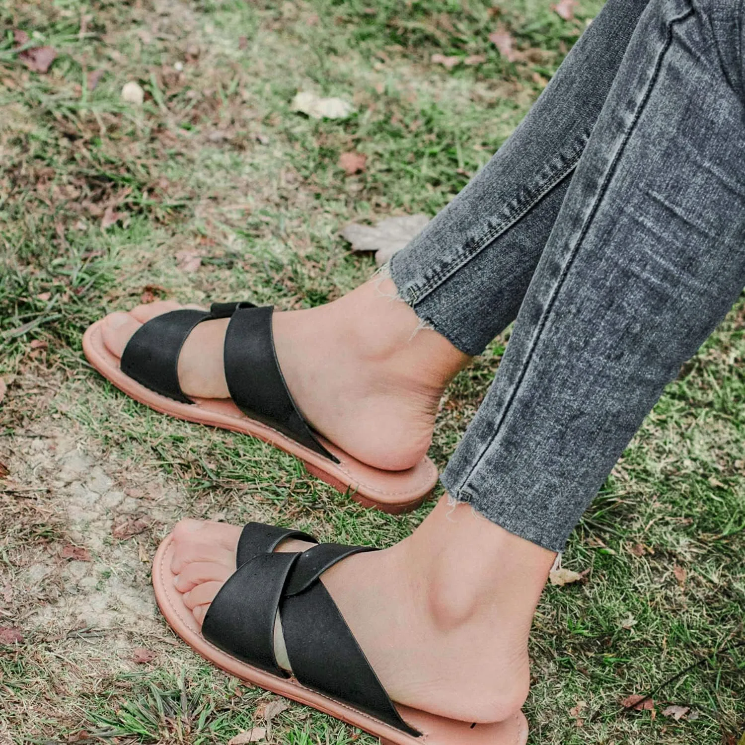 Luoika Women's Wide Width Flat Slides Sandals, Strapy Slide Sandal Slip on Dressy Summer Shoes for Women.