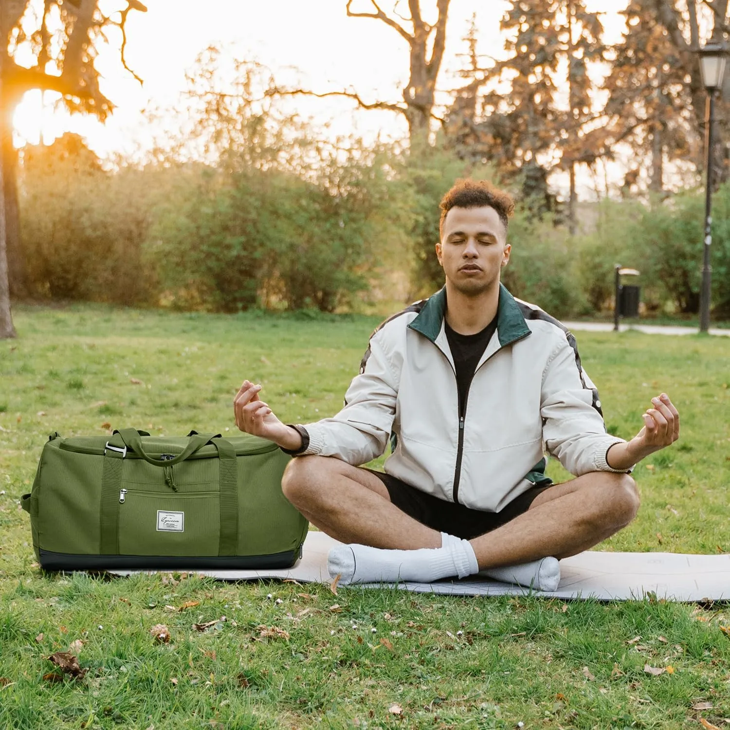 Lyweem 60L Duffle Bag for Men, Large Travel Duffel Bag for Women Lightweight Weekender Overnight Bag with Shoes Compartment Multifunctional Sports Gym Bags, Green