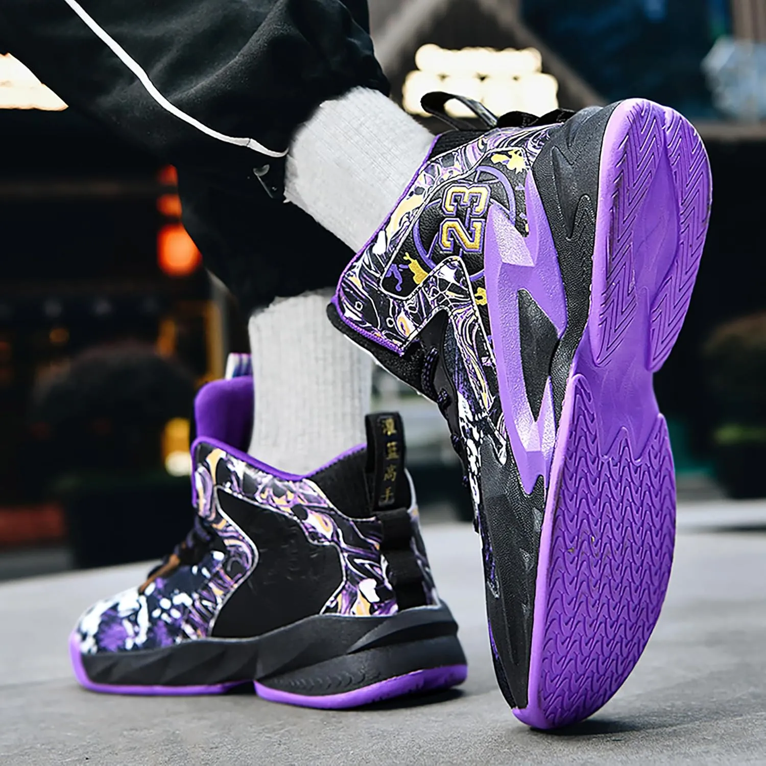 Men's Basketball Shoes Anti-Slip and Wear-Resistant Soles Running Shoes Graffiti Design Fashionable Sports Shoes