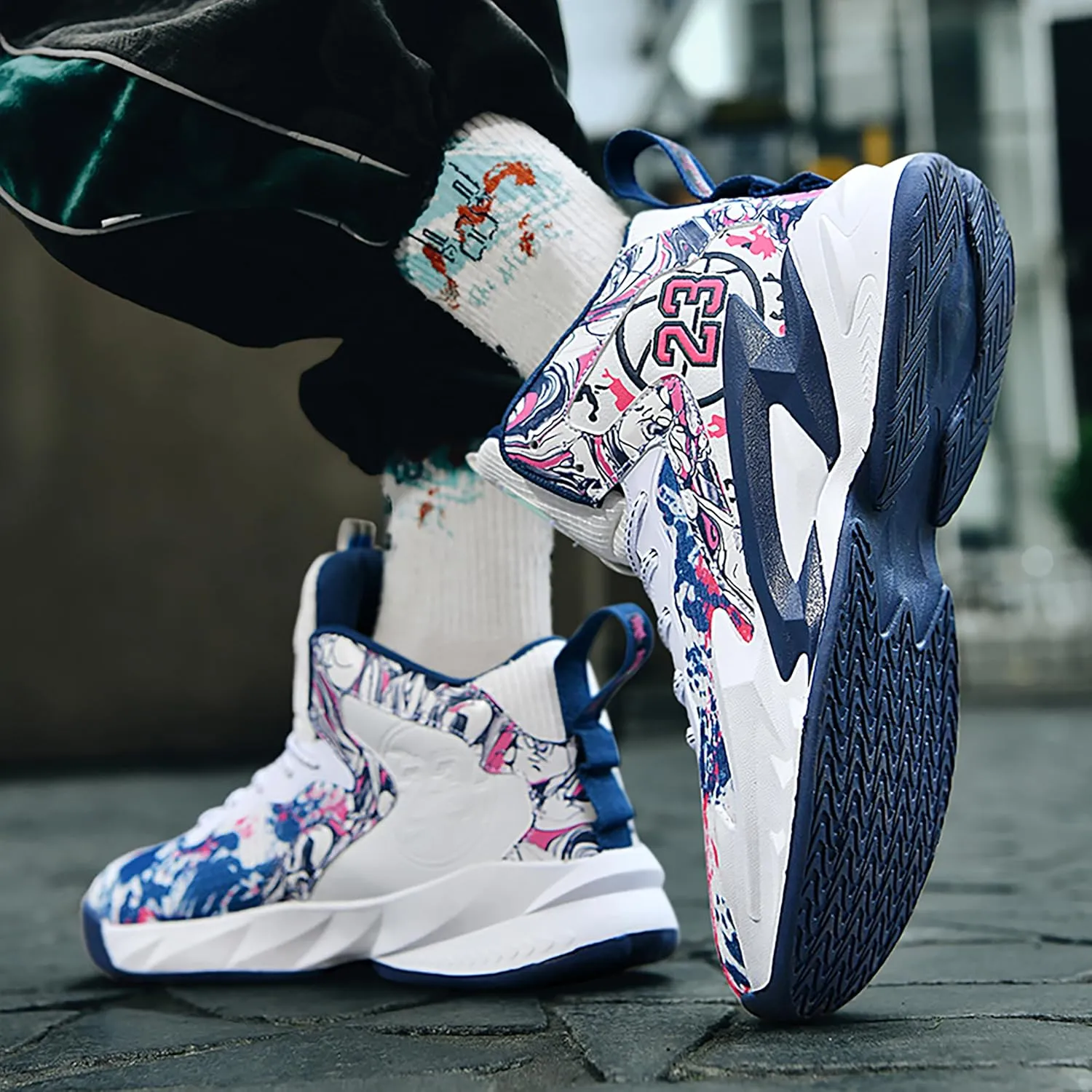 Men's Basketball Shoes Anti-Slip and Wear-Resistant Soles Running Shoes Graffiti Design Fashionable Sports Shoes