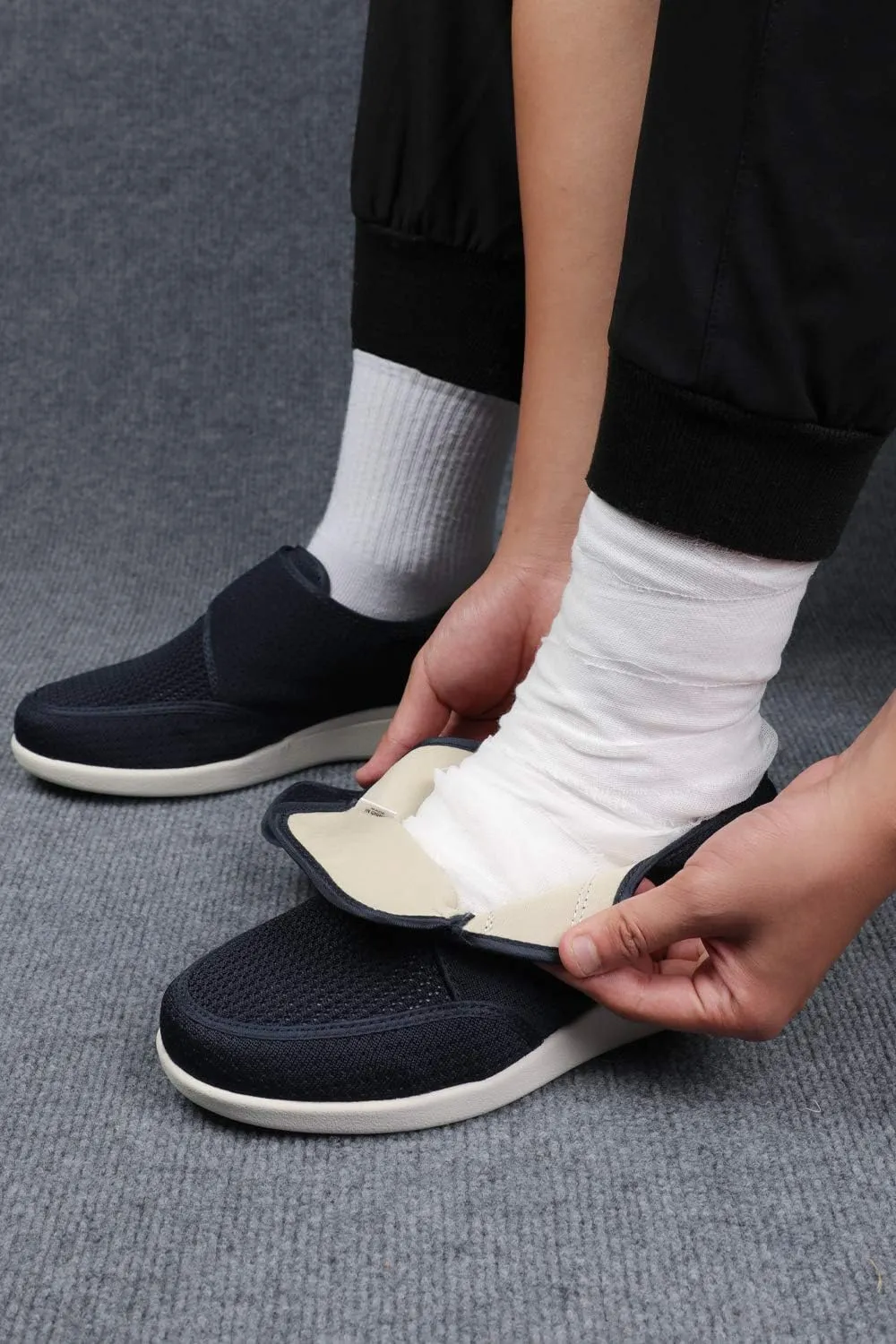 Men's Diabetes Adjustable Sports Shoes with Anti-Slip Soles and Air Cushion Design