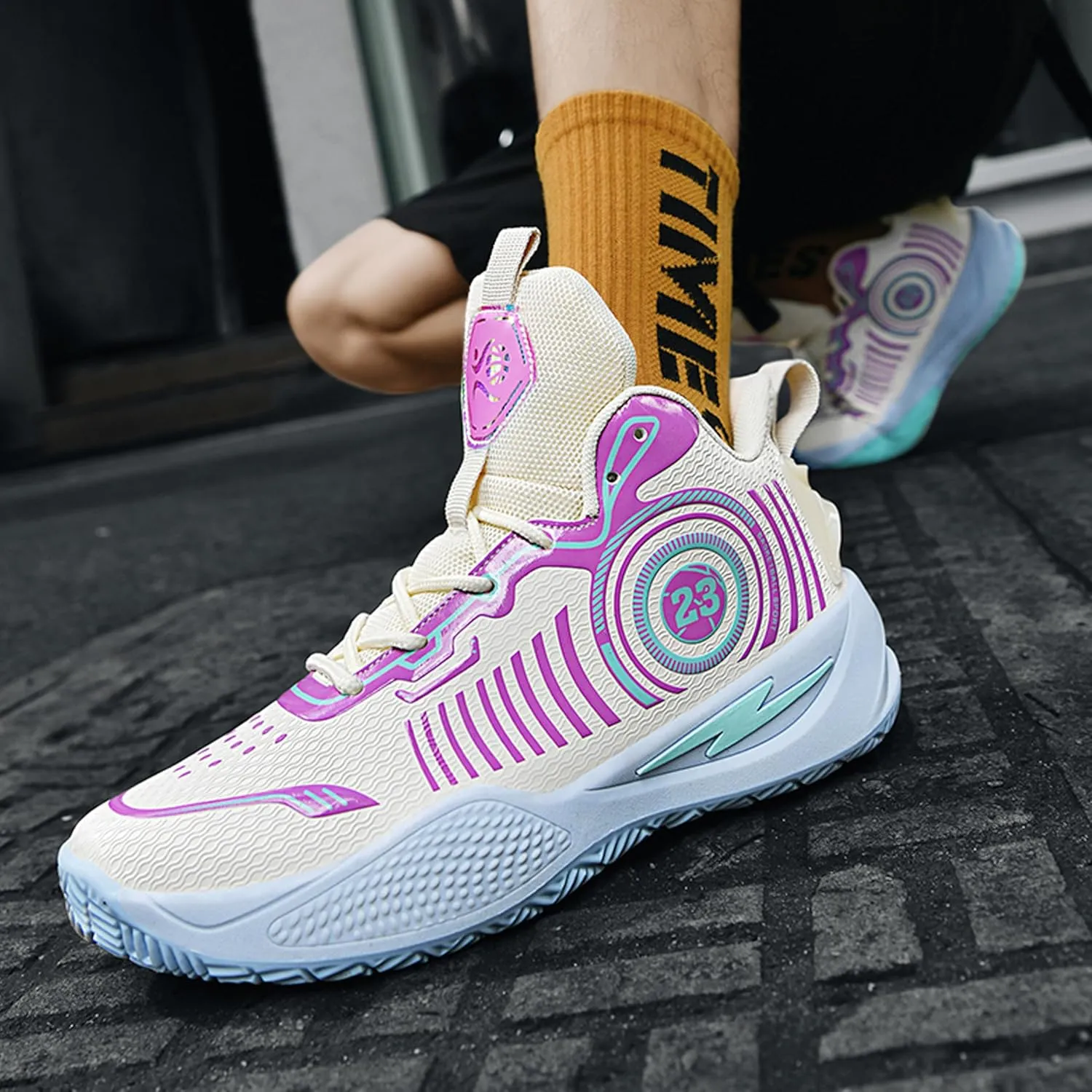 Men's High-Top Basketball ShoesWear-Resistant and Anti-Slip Soles Running Shoes Graffiti Design Fashionable Sports Shoes