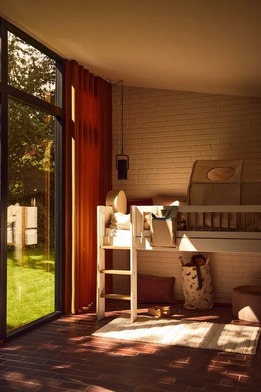 Mid-High Bed with Ladder and Safety Rail, 90x200 cm, White/Oak