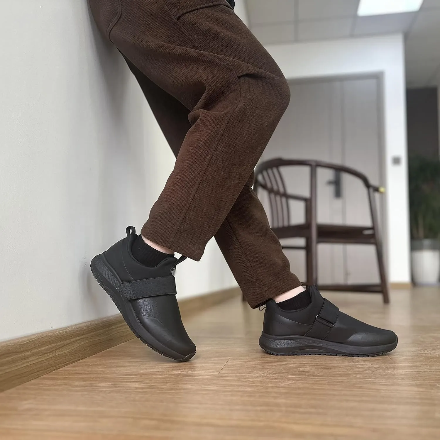 Non Slip Work Shoes for Men Slip On Food Service Kitchen Chef Restaurant Shoes Waterproof Slip Resistant Walking Sneakers Lightweight Comfortable Working Footwear Leather