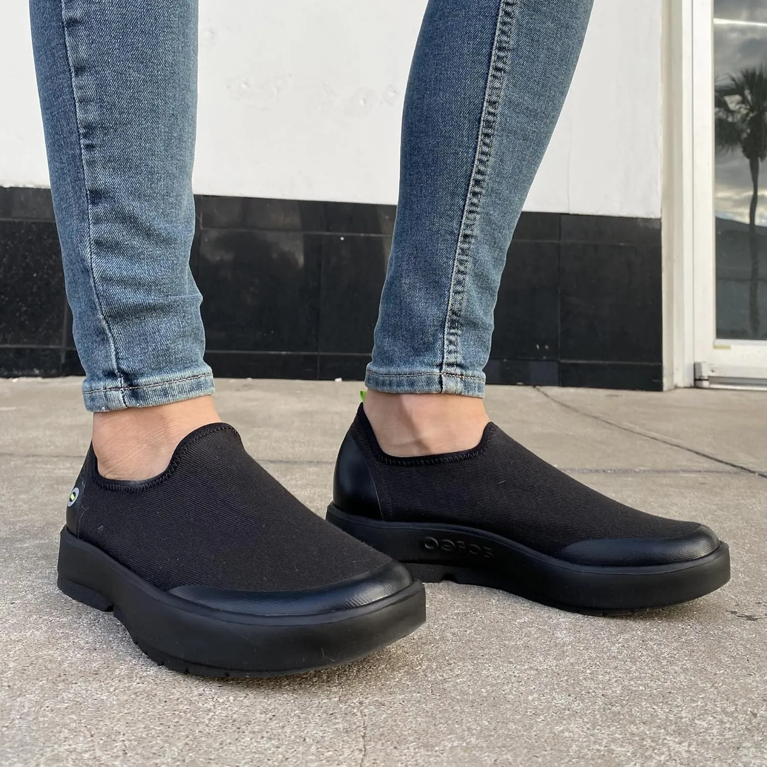 OOFOS OOmg eeZee Low Recovery Shoe - Women’s