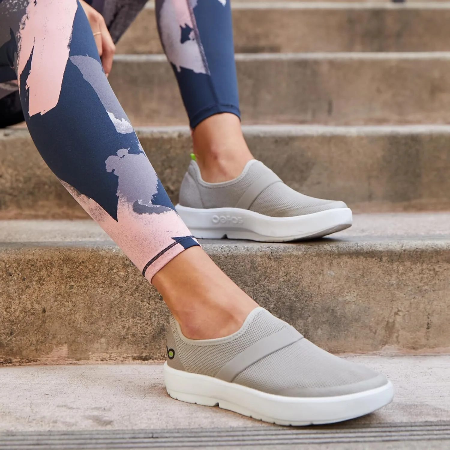 OOFOS OOmg Low Shoe - Lightweight Recovery Footwear - Reduces Pressure on Feet, Joints & Back - Machine Washable