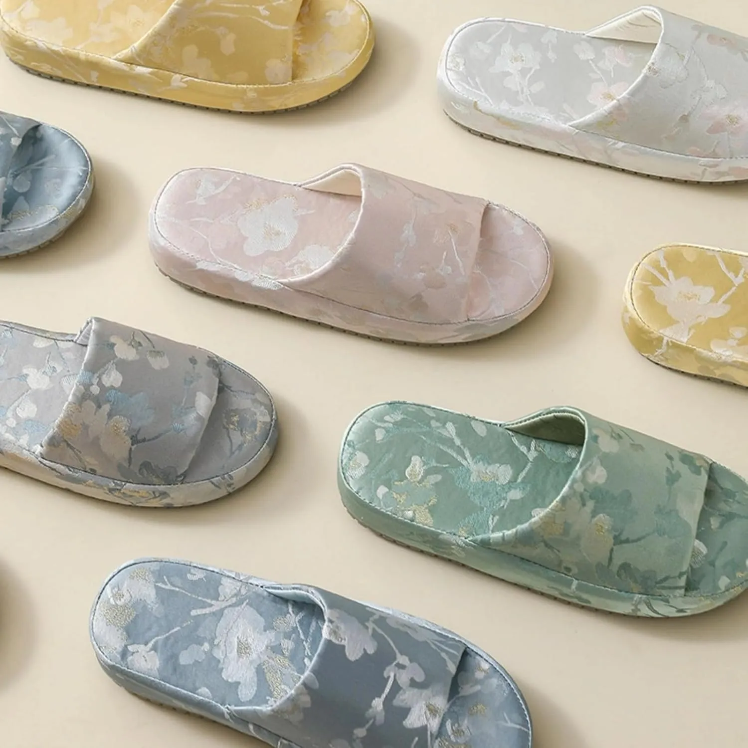 Retro Embroidered Thick Sole Slippers Women Single Strap Slides Run Small Silk-Like Upper Soft TPR Anti-Slip Soles Indoor Shoes