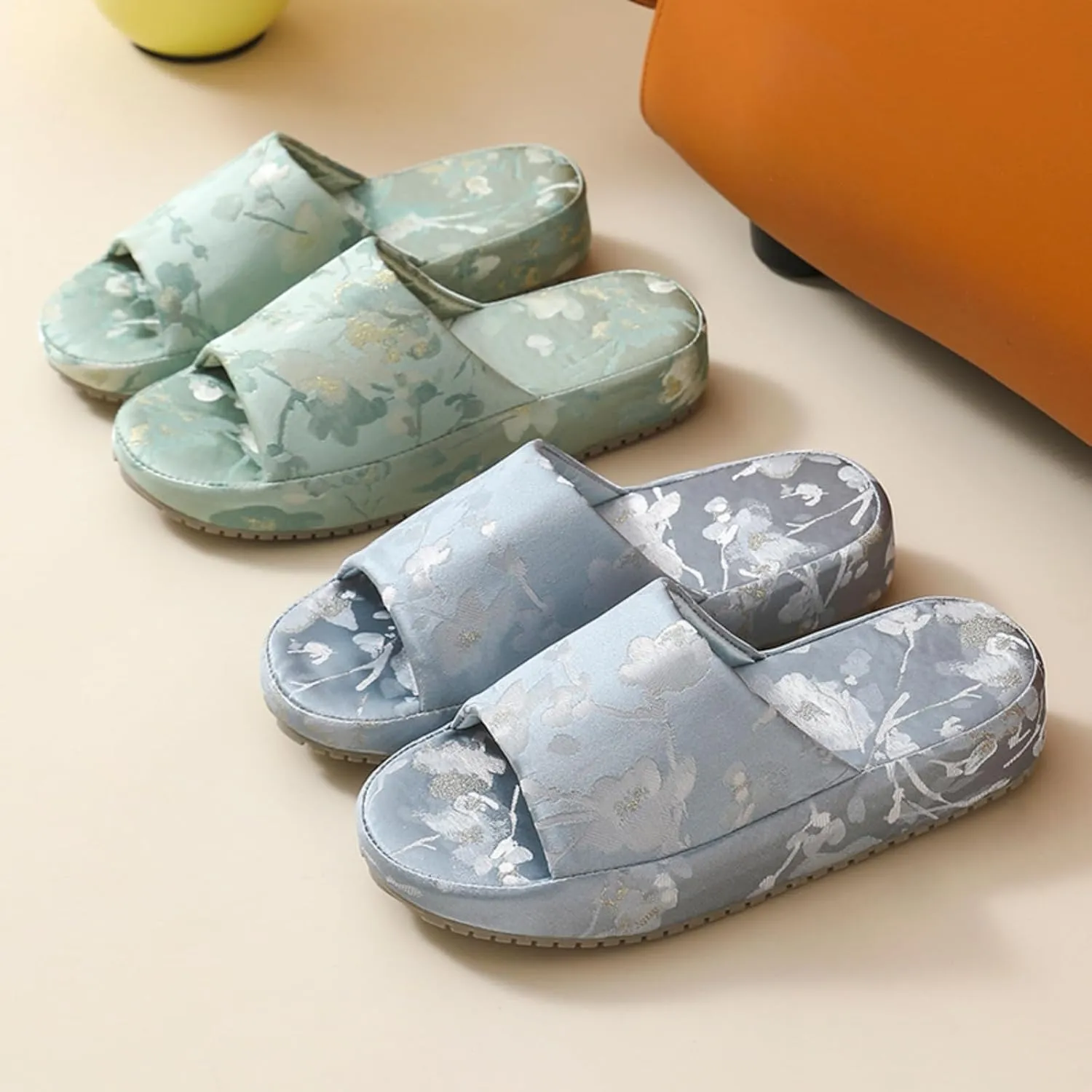 Retro Embroidered Thick Sole Slippers Women Single Strap Slides Run Small Silk-Like Upper Soft TPR Anti-Slip Soles Indoor Shoes