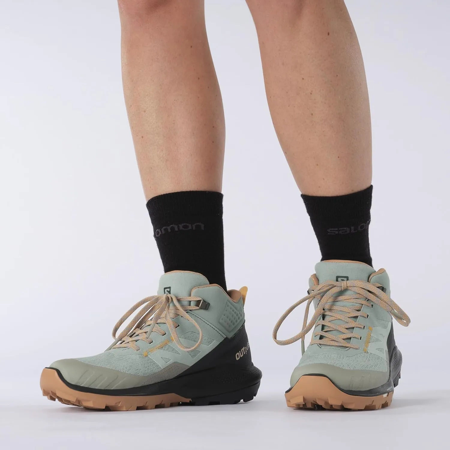 Salomon Women's OUTPULSE Mid Gore-Tex Hiking Boot