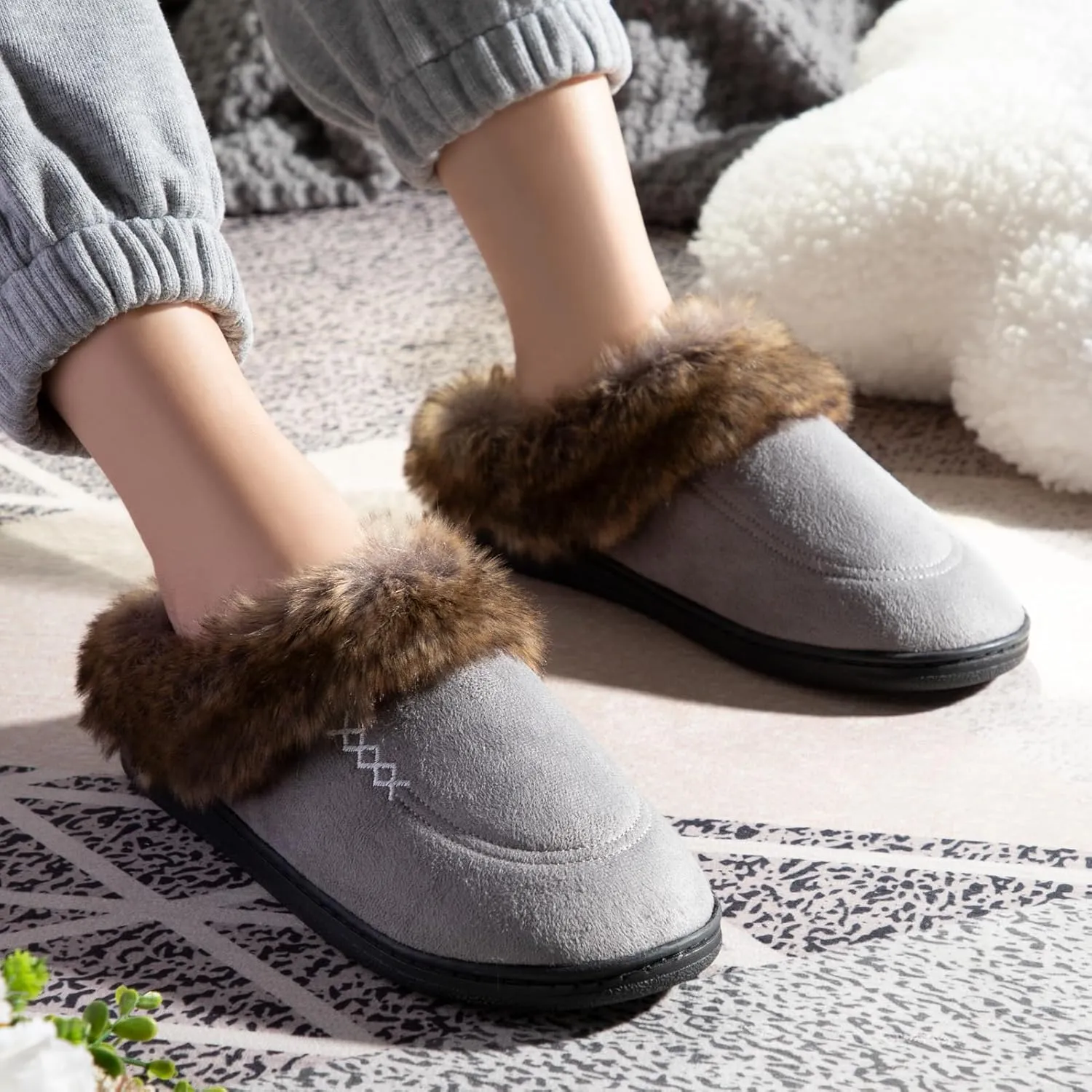 Women's Moccasin Slip-on Slippers Soft Microsuede Clog Comfy Non-slip Memory Foam Indoor Outdoor House Shoes with Fuzzy Collar