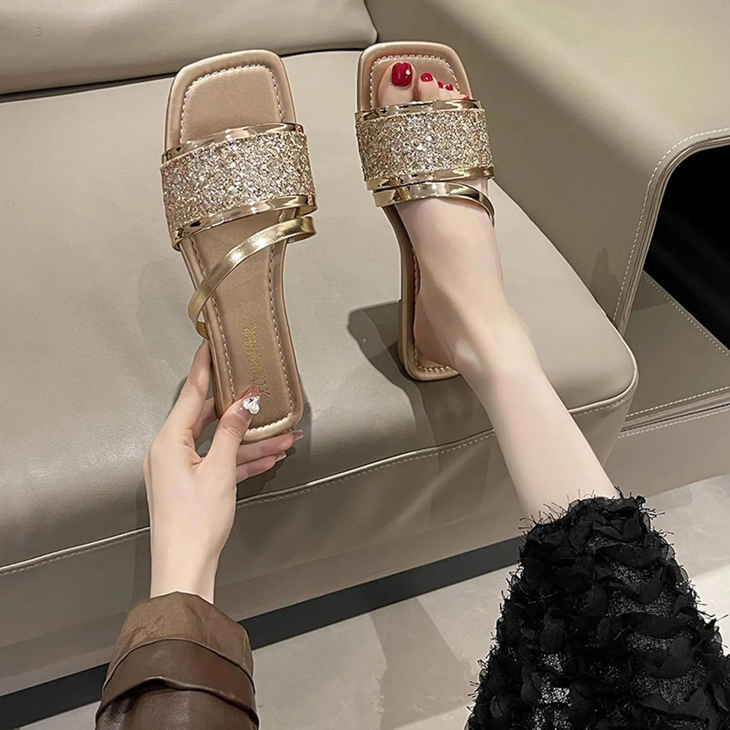 Women's Rhinestones Square Toe Open Toe Flat Slippers,Slip On Flat Sandals in Sparkling Crystals,Fashionable Sparkling Glitter Ankle Strap Low Heel Casual Beach Flip Flops