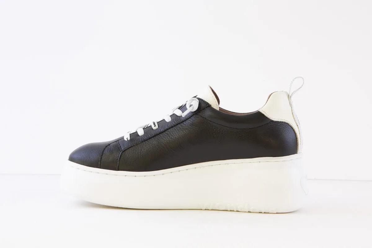 WONDERS - A-2632 LACED SLIP-ON PLATFORM SHOE - BLACK/WHITE