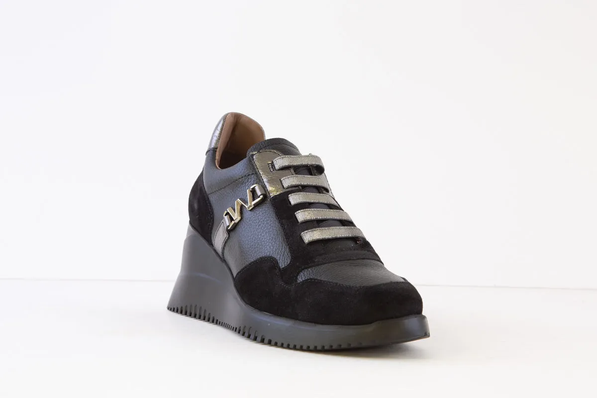 WONDERS - G-6610 MEDIUM WEDGE MOC-LACE SHOE - BLACK/PEWTER